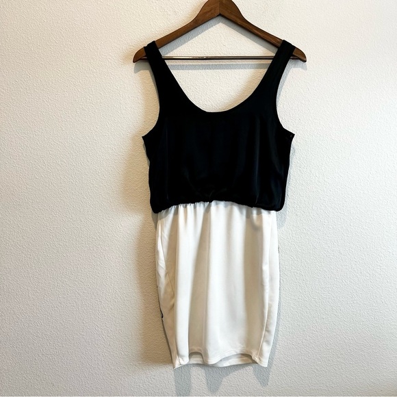 Wet Seal Women's Black & White  Dress Sleeveless Blouson Bodycon Beaded Medium - Picture 2 of 8